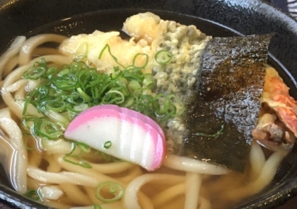 惣菜天ぷらで！　　「とろろ昆布入り天ぷらうどん」