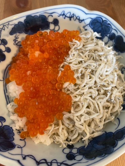 ミニ丼にメインに、ちょっと贅沢しらすいくら丼