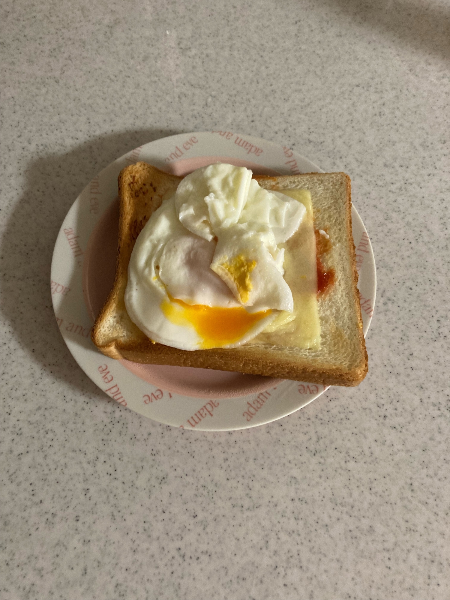 目玉焼きのせ★チーズトースト