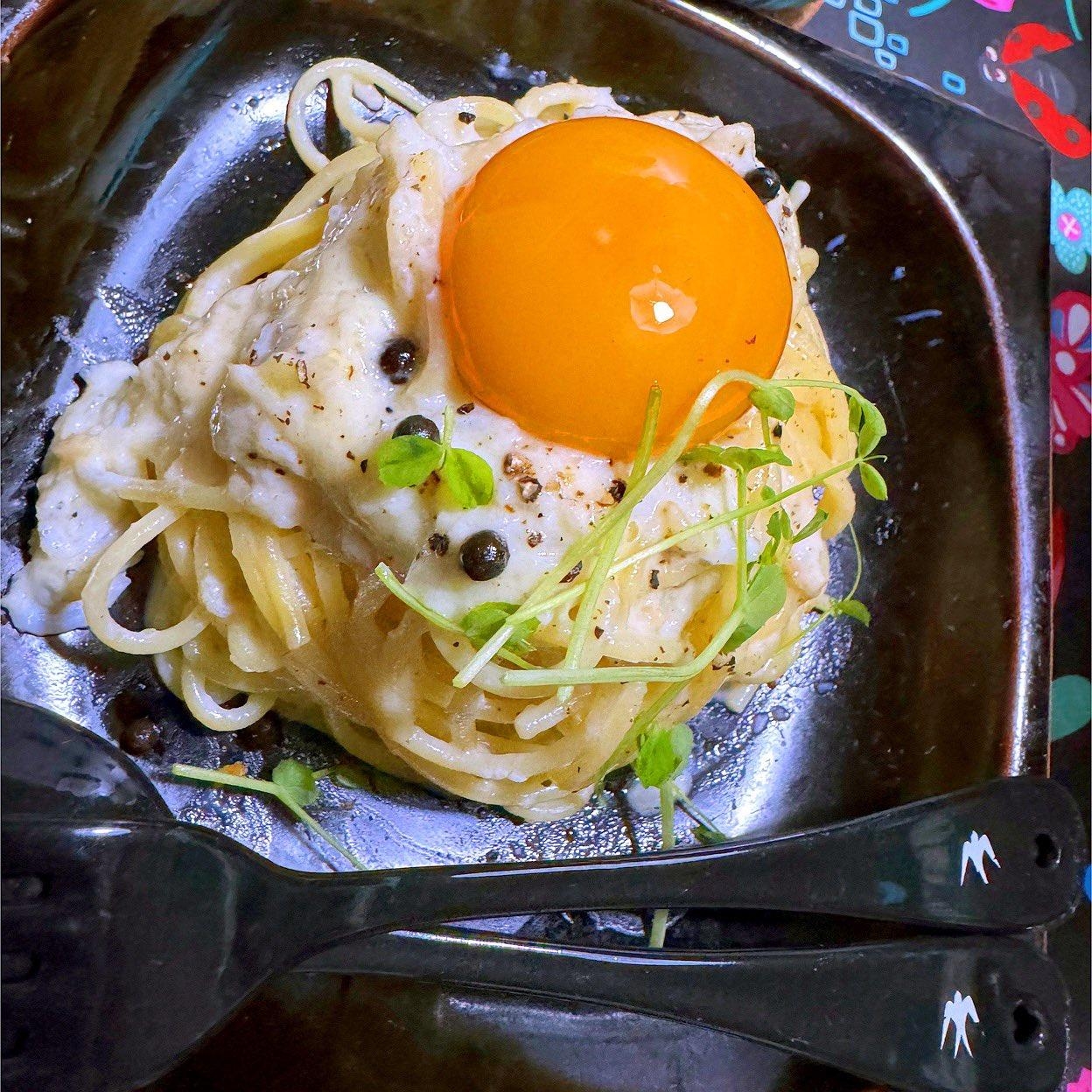 シンプルにZEPPINしらすの塩麹カルボナーラ