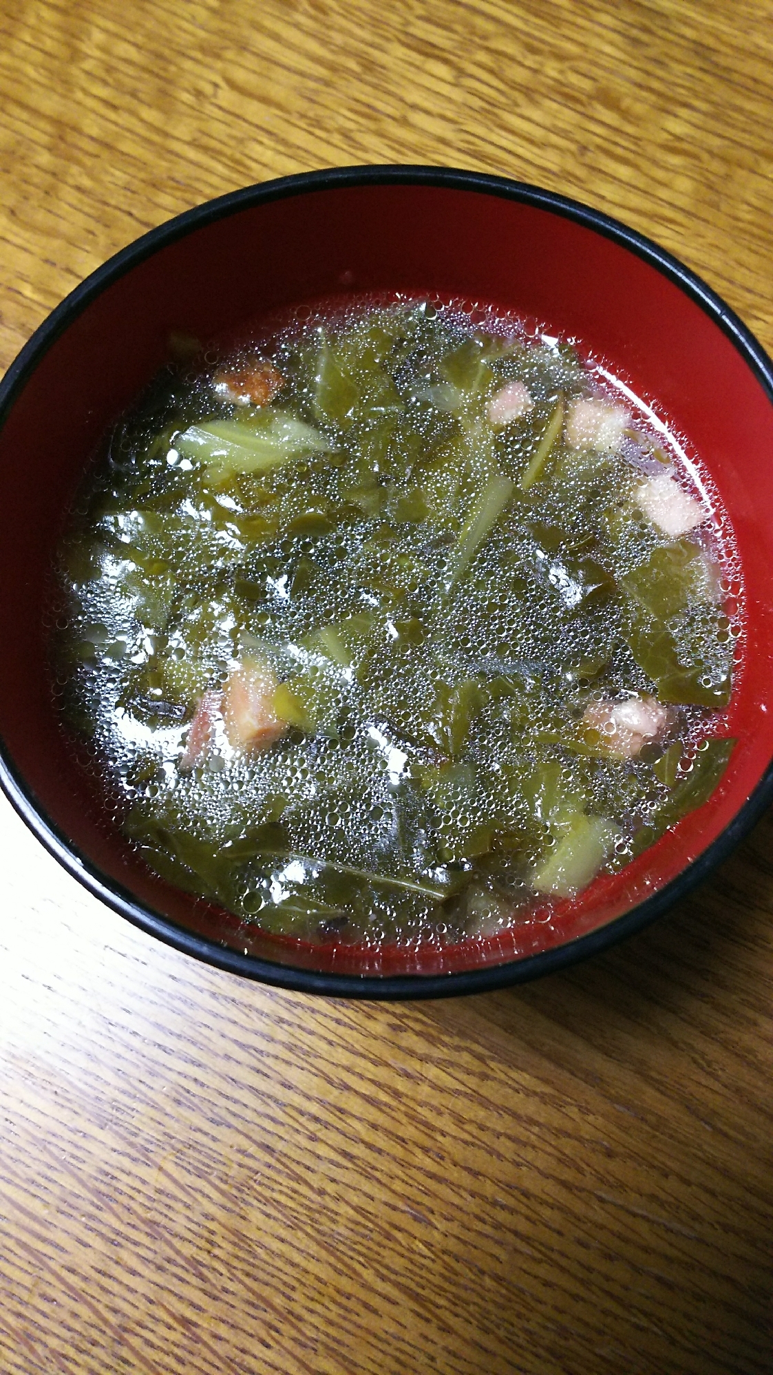 キャベツの外葉とベーコンの生姜スープ