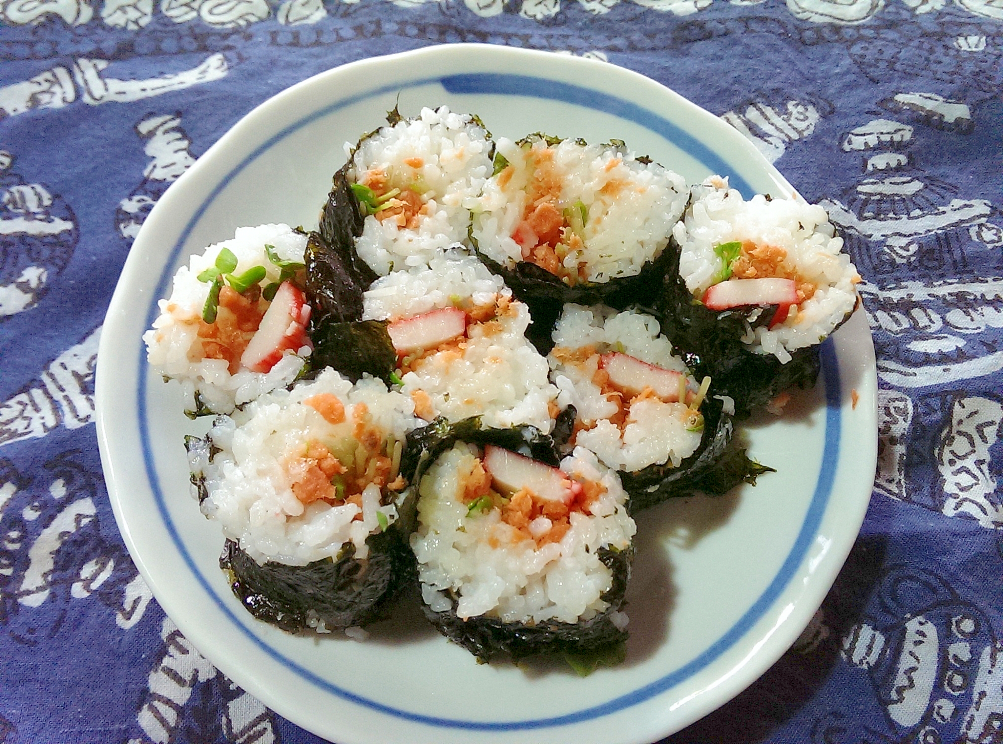 カニカマと鮭の韓国風中巻き寿司