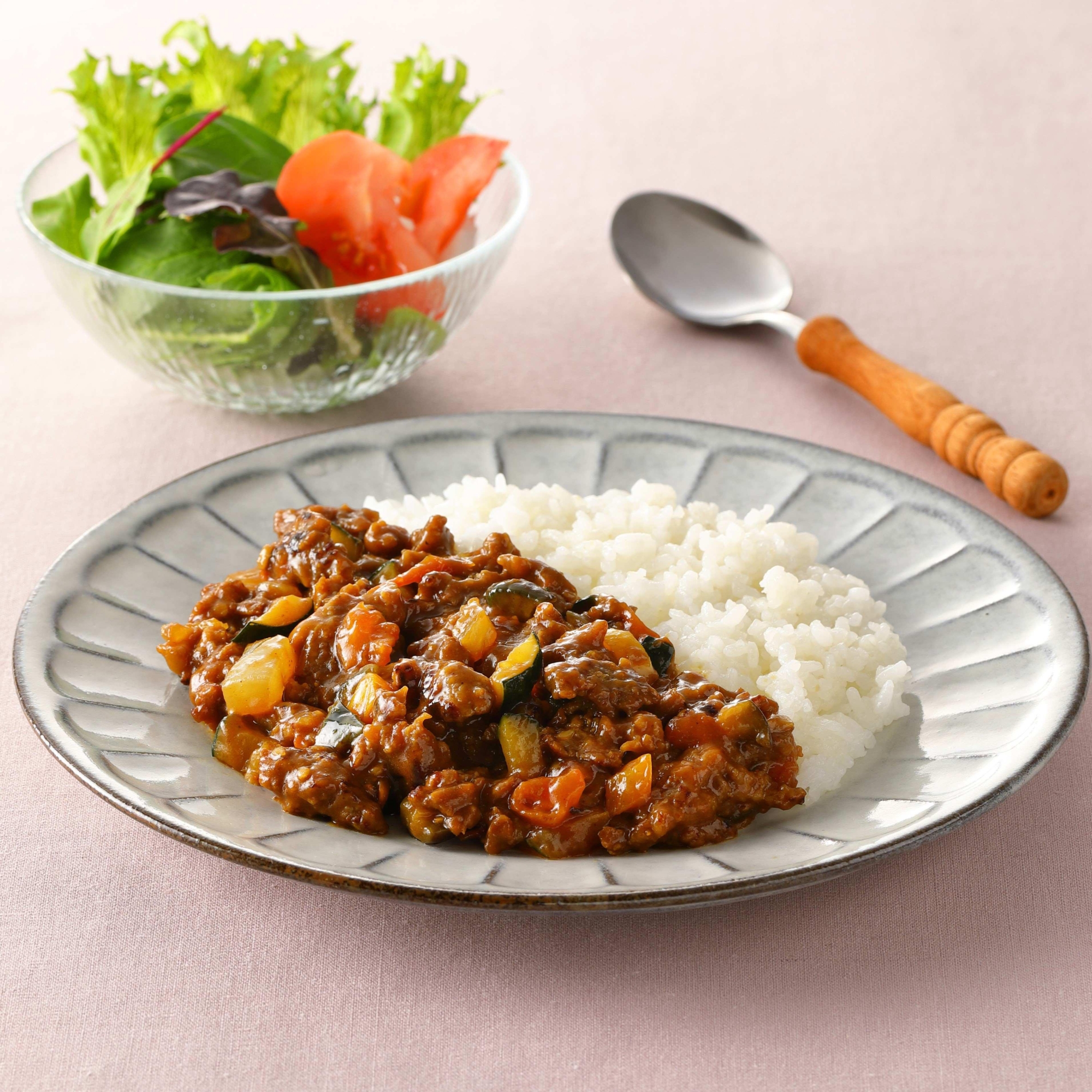 ハンバーグで夏野菜キーマカレー