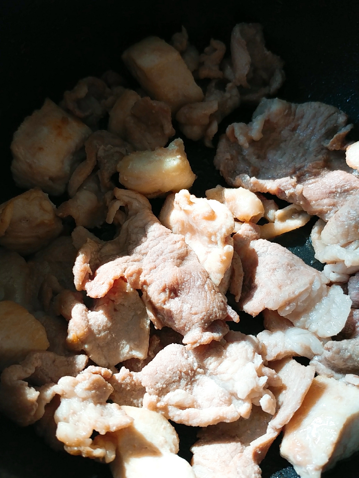 豚肉と鳥胸肉の塩コショウ炒め