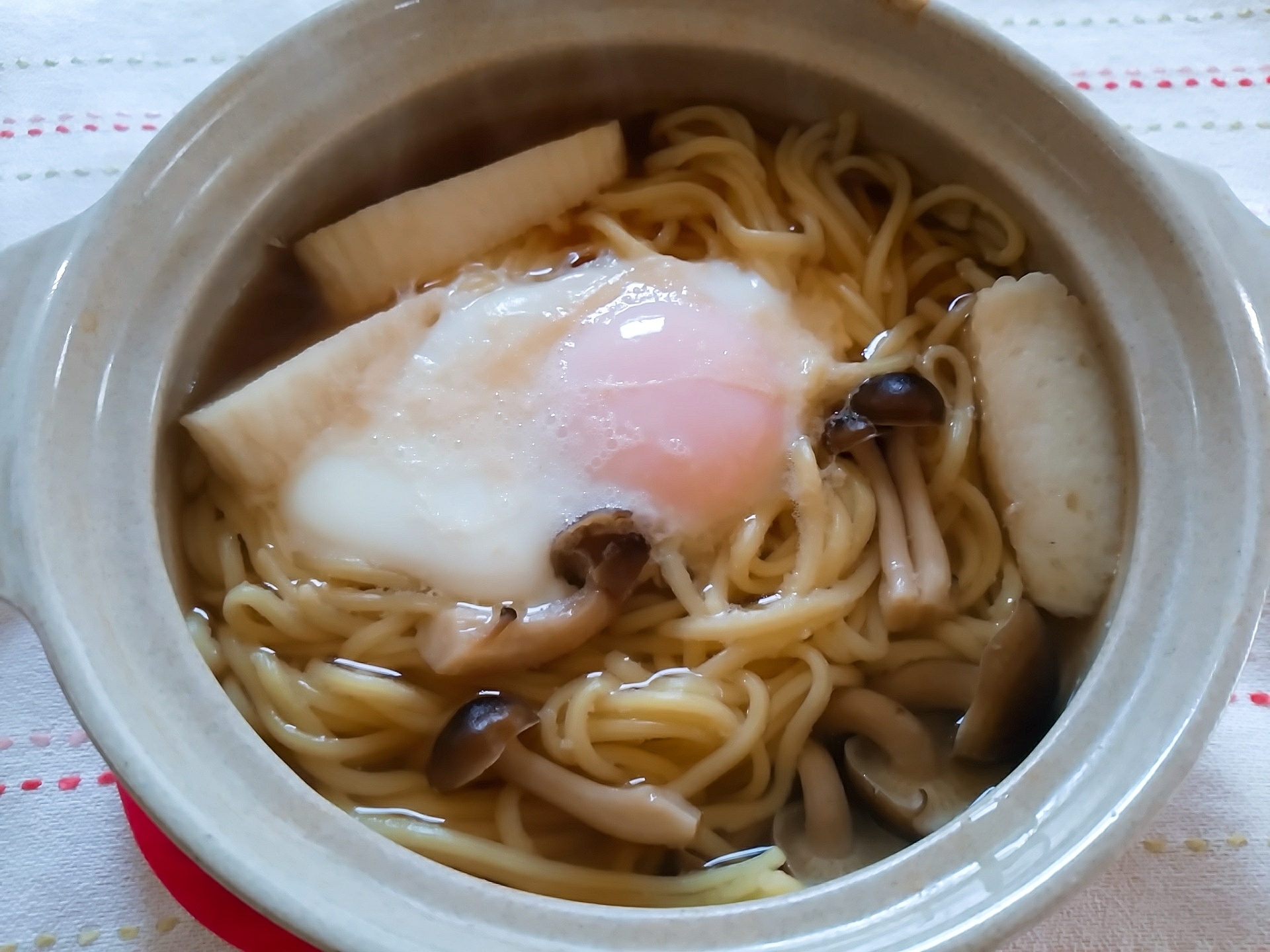 落とし卵煮込みラーメン