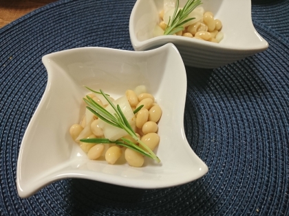 玉ねぎと水煮大豆とローズマリーの塩麹ポン酢和え♥︎