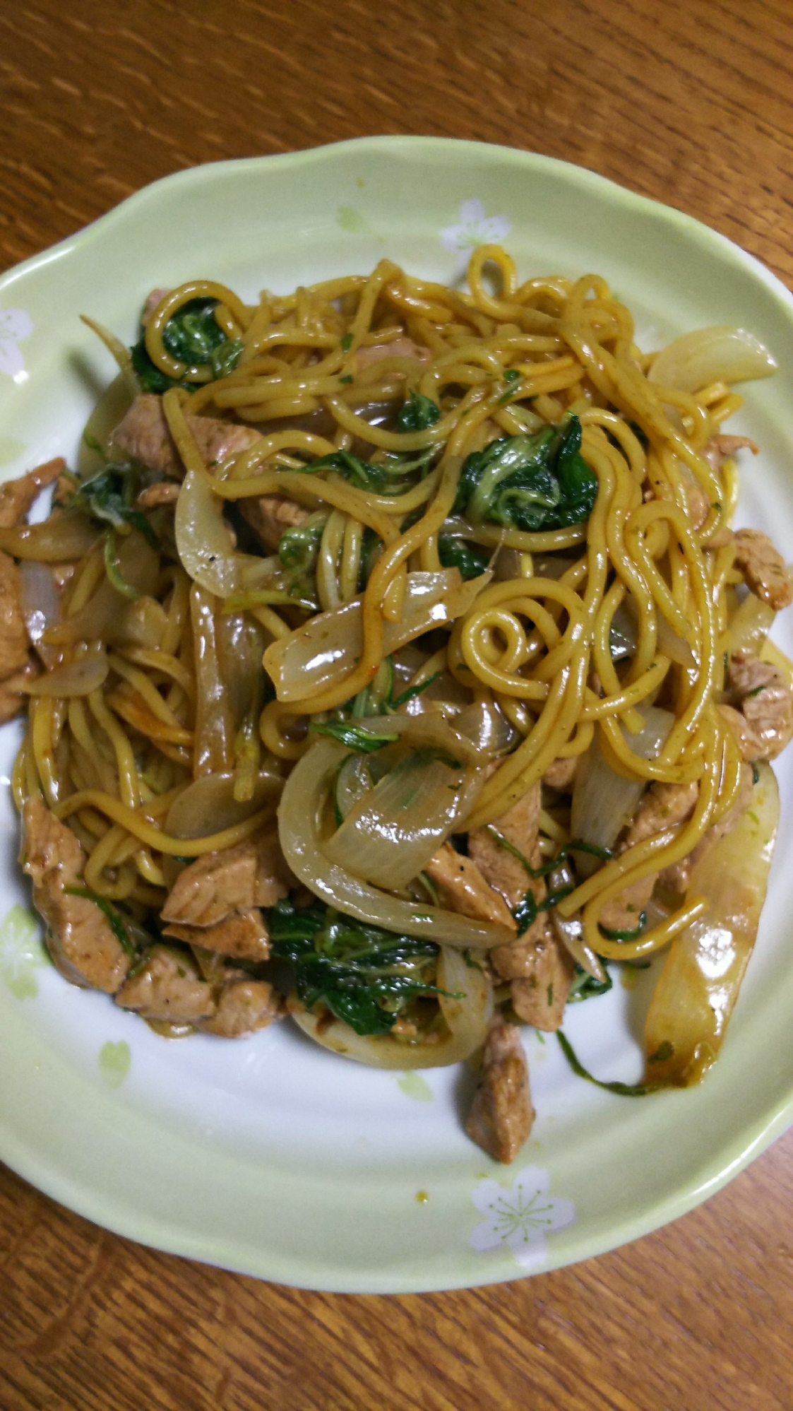 新玉ねぎと水菜と豚肉のダシダ焼きそば