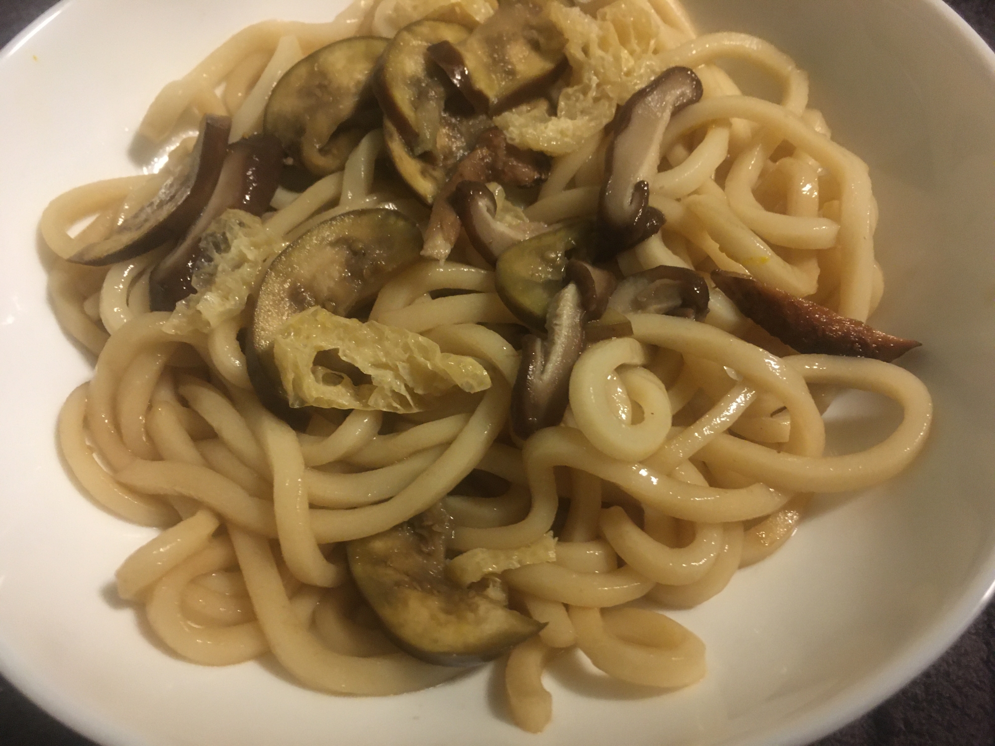 なす、しいたけ、油揚げの焼うどん