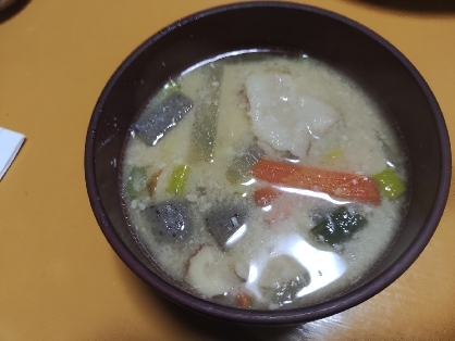 根菜と　きのこの　かす汁