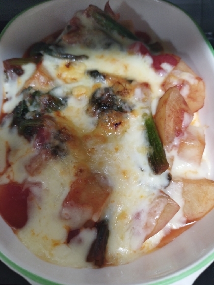 ジャガイモとほうれん草のトマトチーズ焼き
