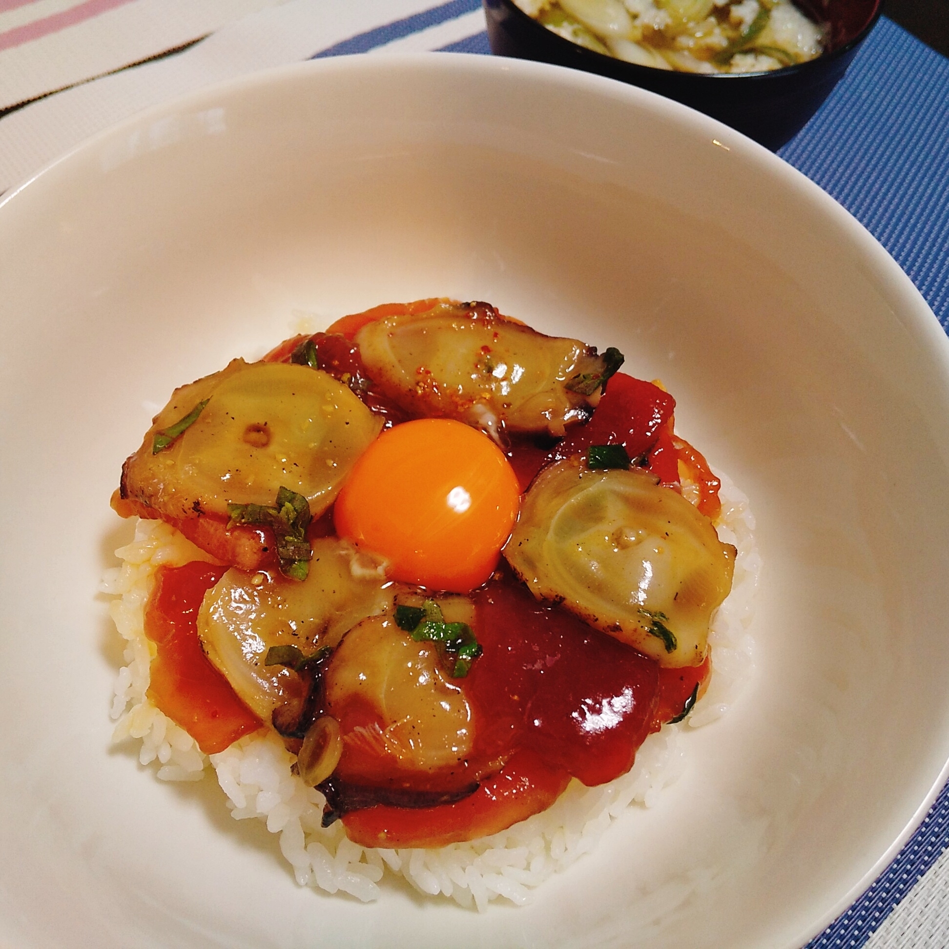 これはおいしい！つけだれが最高！！海鮮の漬け丼