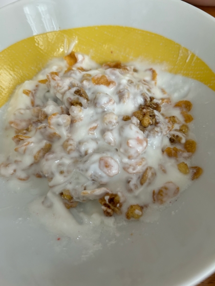 ヨーグルトにグラノーラときなこを♪