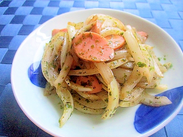 玉ねぎと魚肉ソーセージのソース炒め