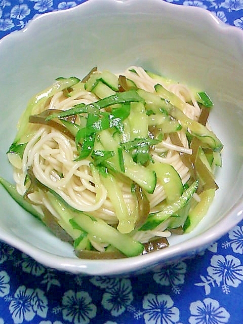 胡瓜、紫蘇、昆布とそうめんの和え物