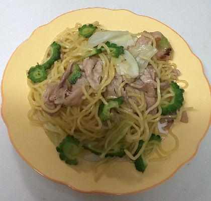 もく子さんの焼きそばがおいしそうだったので、お昼にゴーヤの焼きそば作りました☘️エリンギなしですがとてもおいしかったです♡ご家族のサポートお疲れ様です(^-^)