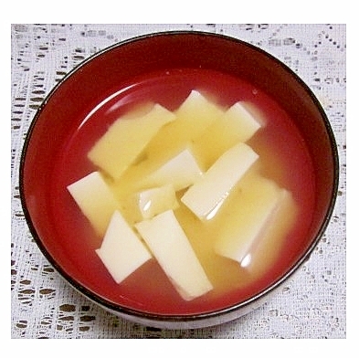絹ごし豆腐の味噌汁（昆布だし）