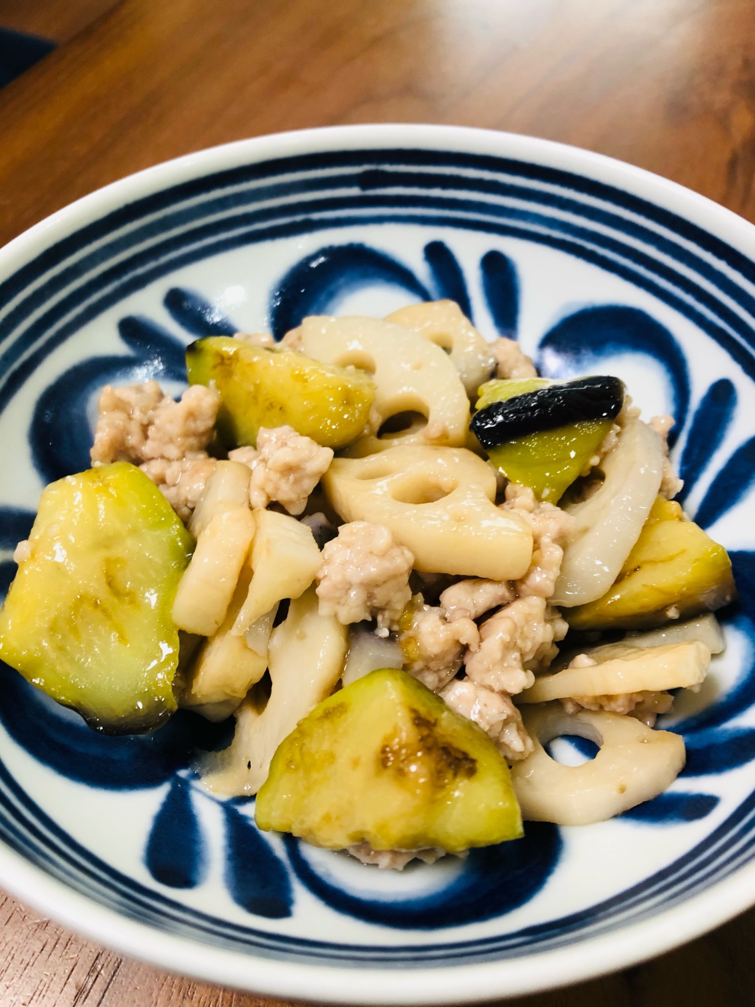 優しい味♪鶏ひき肉と茄子とレンコンの白だし炒め