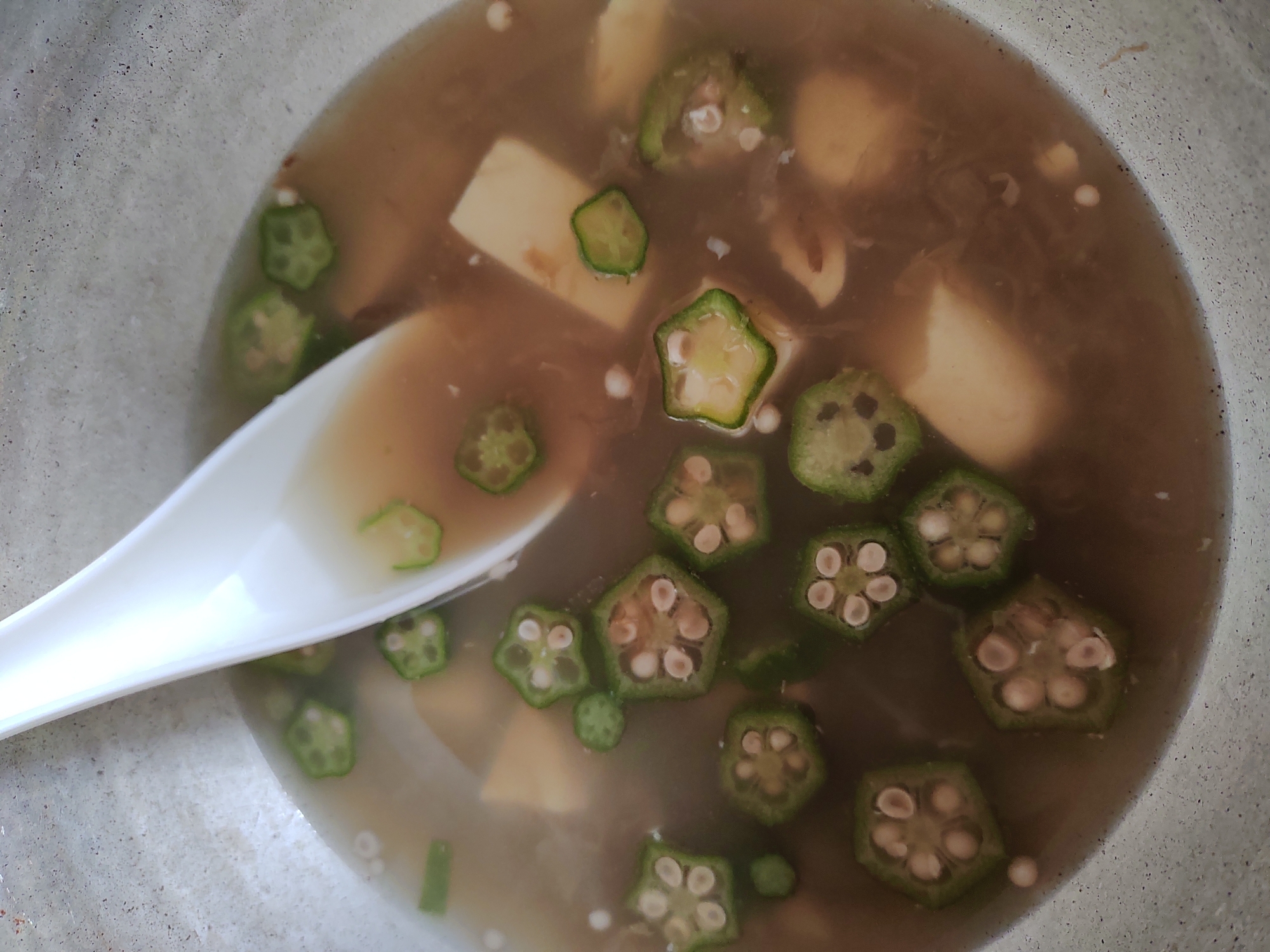 オクラと豆腐の醤油麹スープ