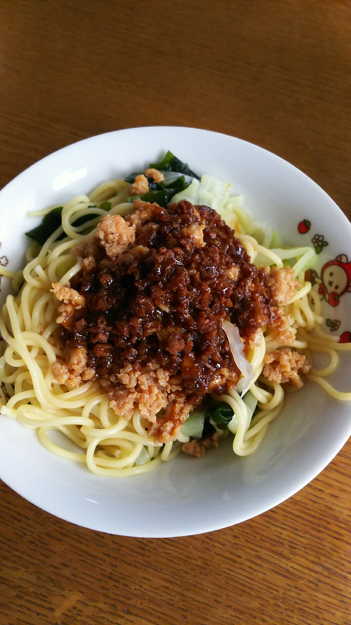 キャベツとわかめの担々麺