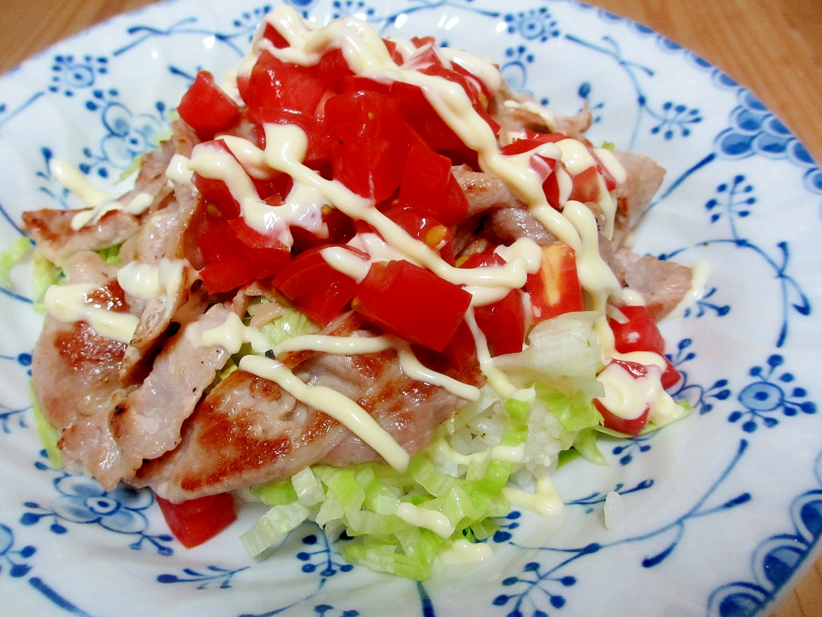 豚バラ塩焼きトマトマヨ丼