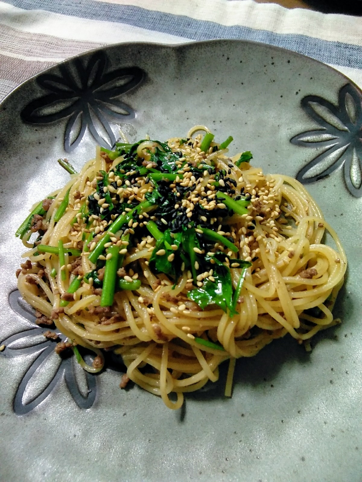 我が家のにんにくと醤油ベースせりパスタ