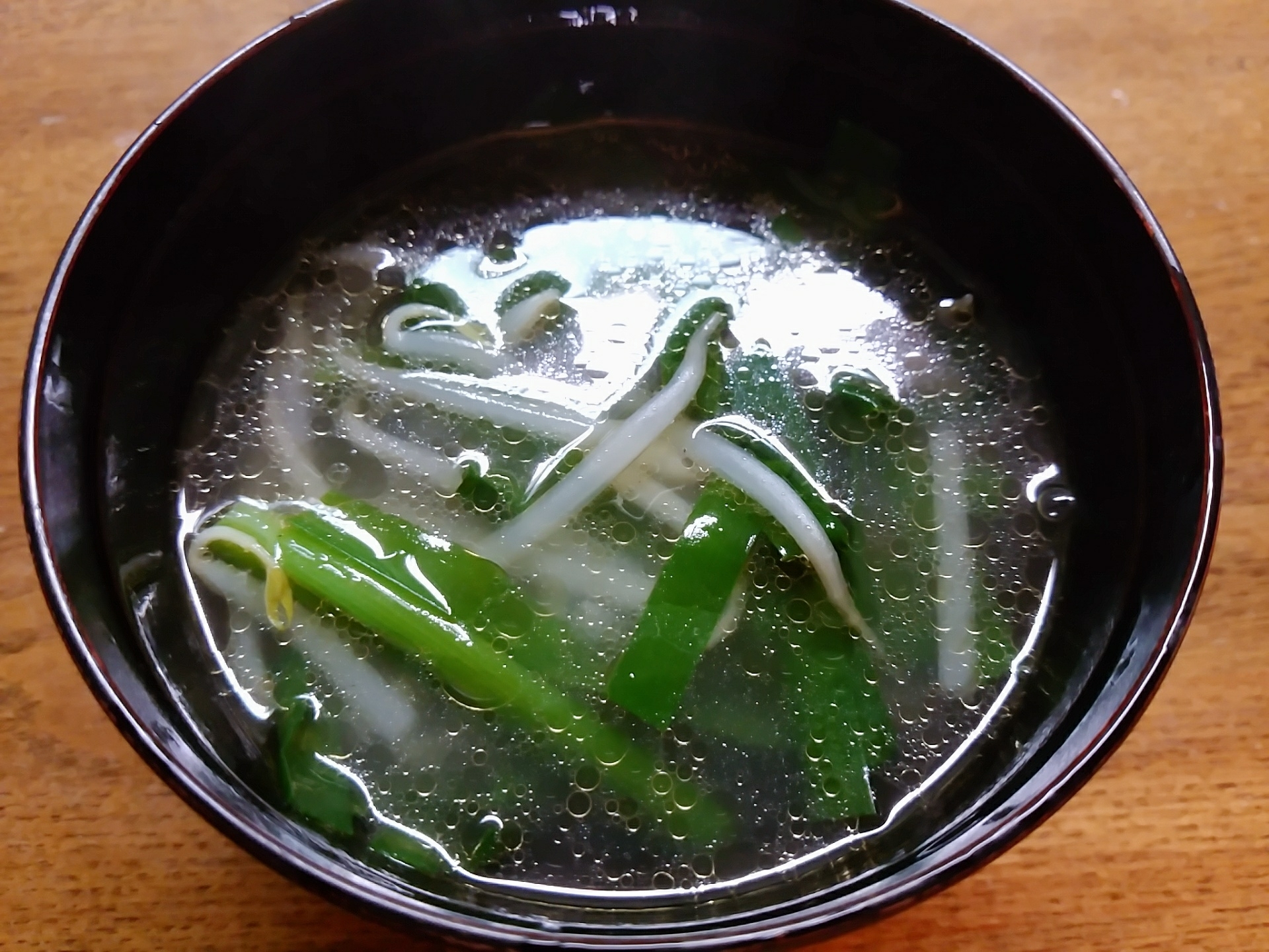 ニラともやしの中華スープ
