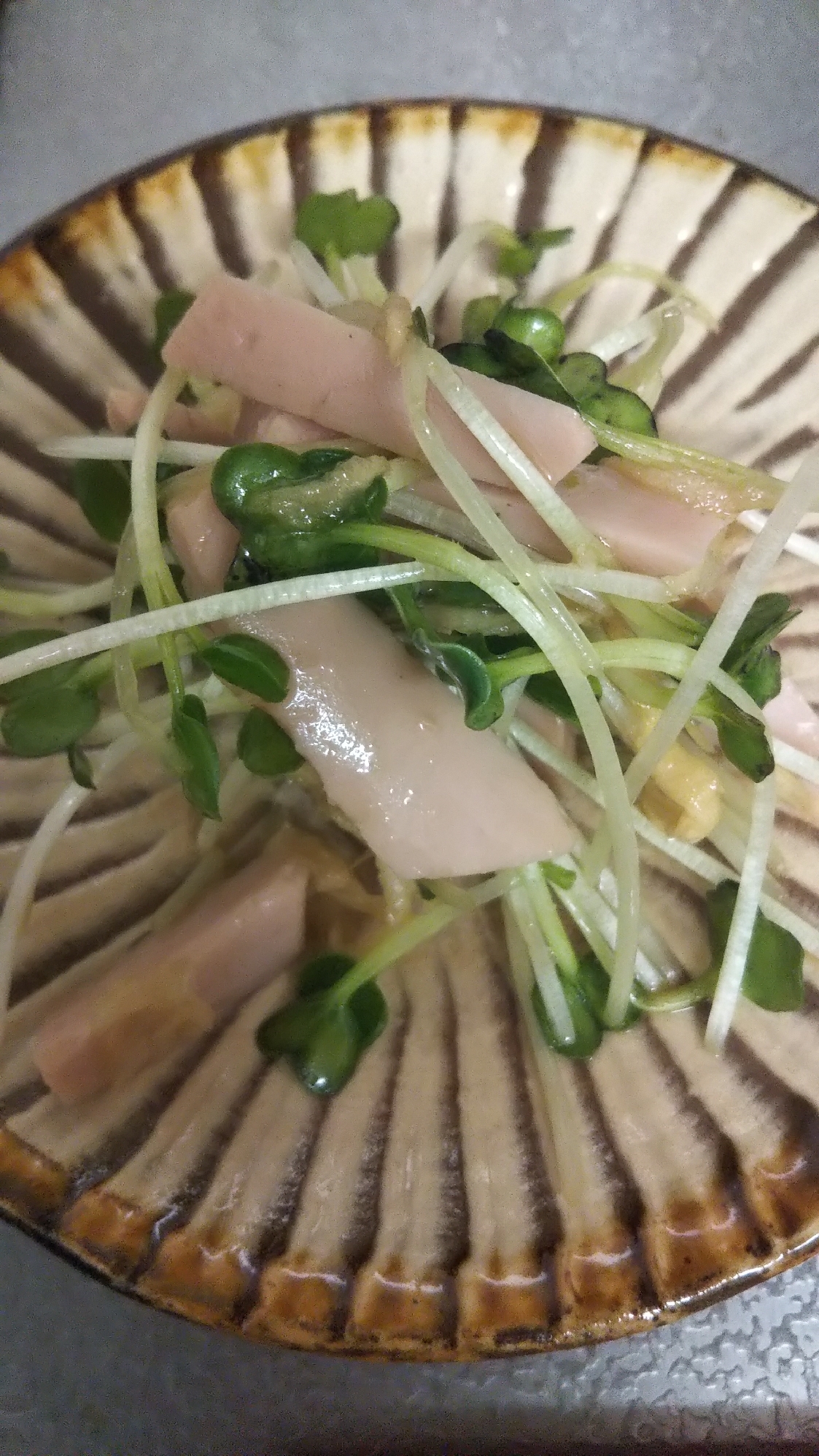 かいわれと魚肉ソーセージのサラダ レシピ 作り方 By やみー 楽天レシピ