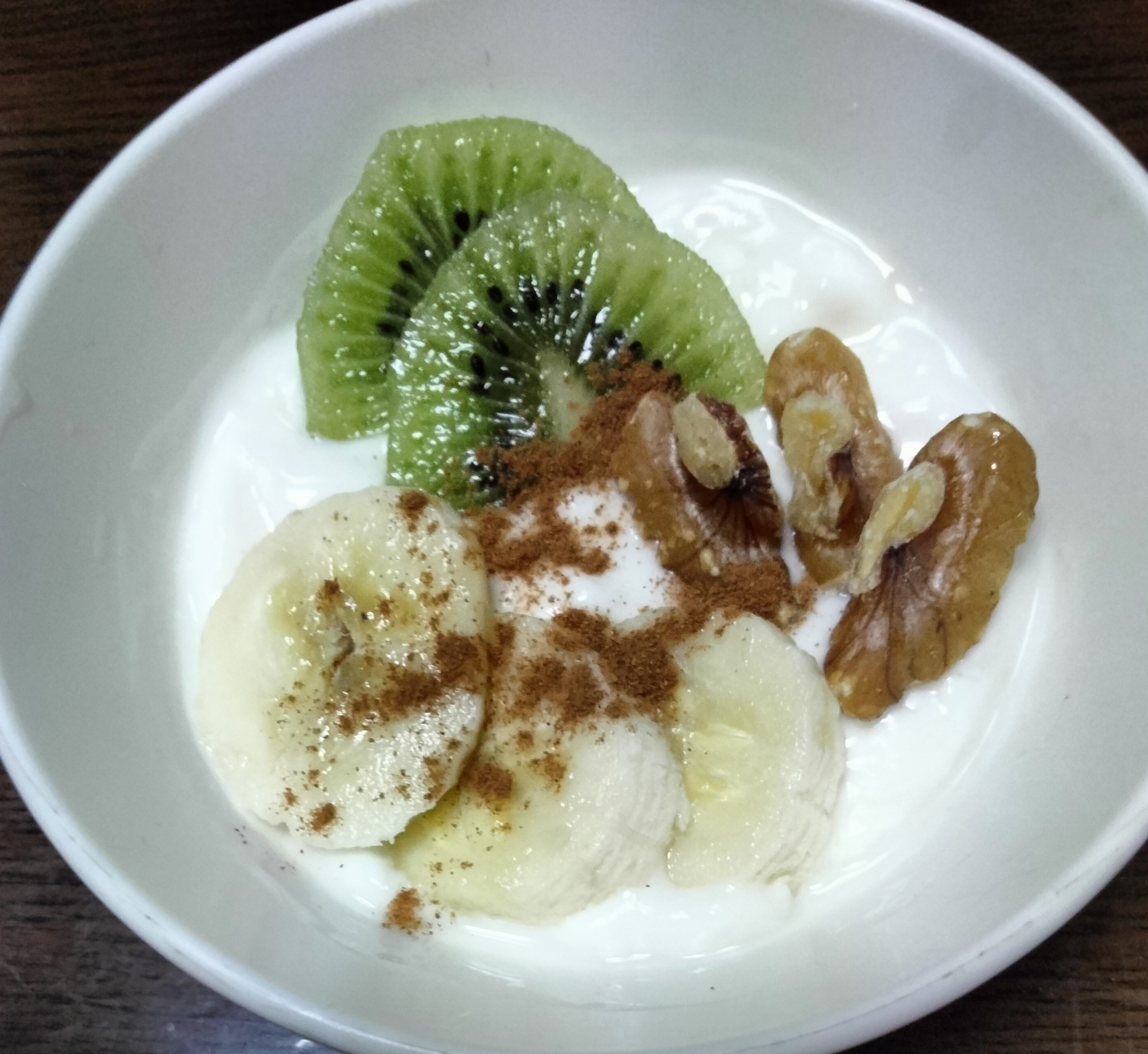 今日のヨーグルト♡バナナキウイ&くるみ