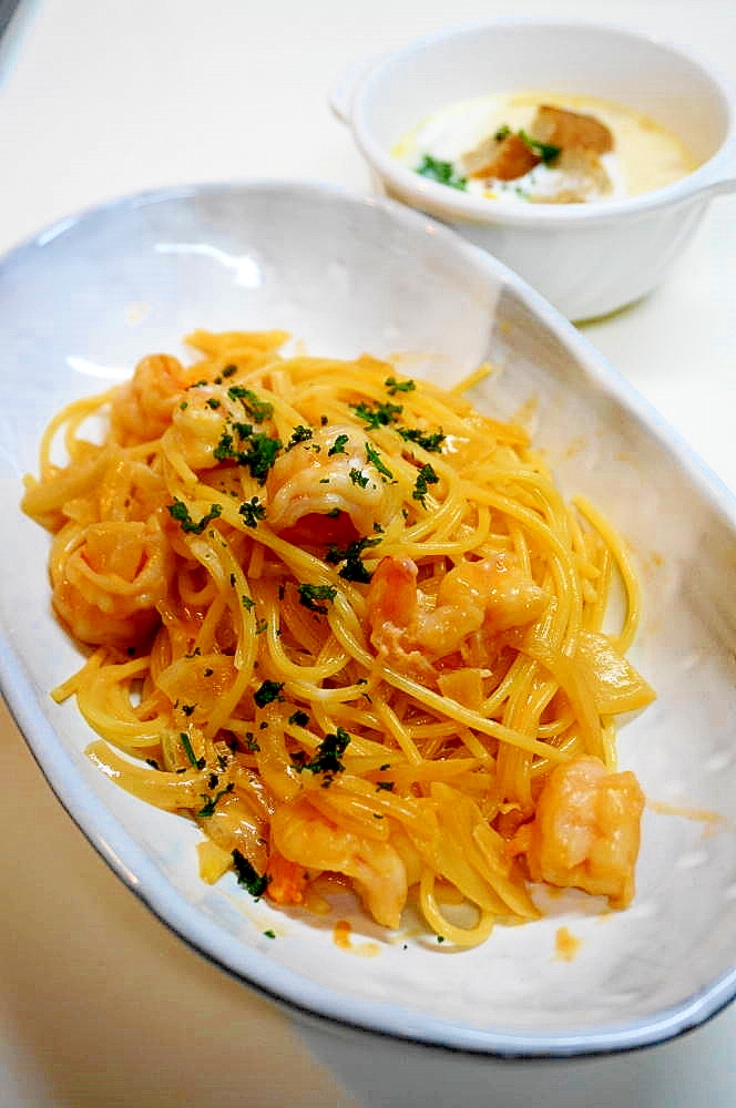 海老の殻は旨味の宝庫 えびトマトクリームパスタ レシピ 作り方 By Oppeke22 楽天レシピ