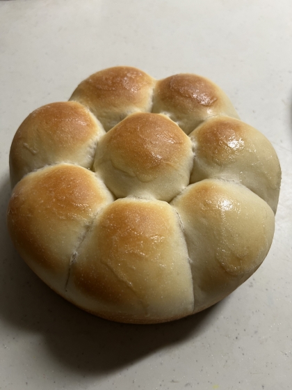 初めてパンを作りましたが、とても美味しくできました！ふわふわでほのかな甘みが良かったです！