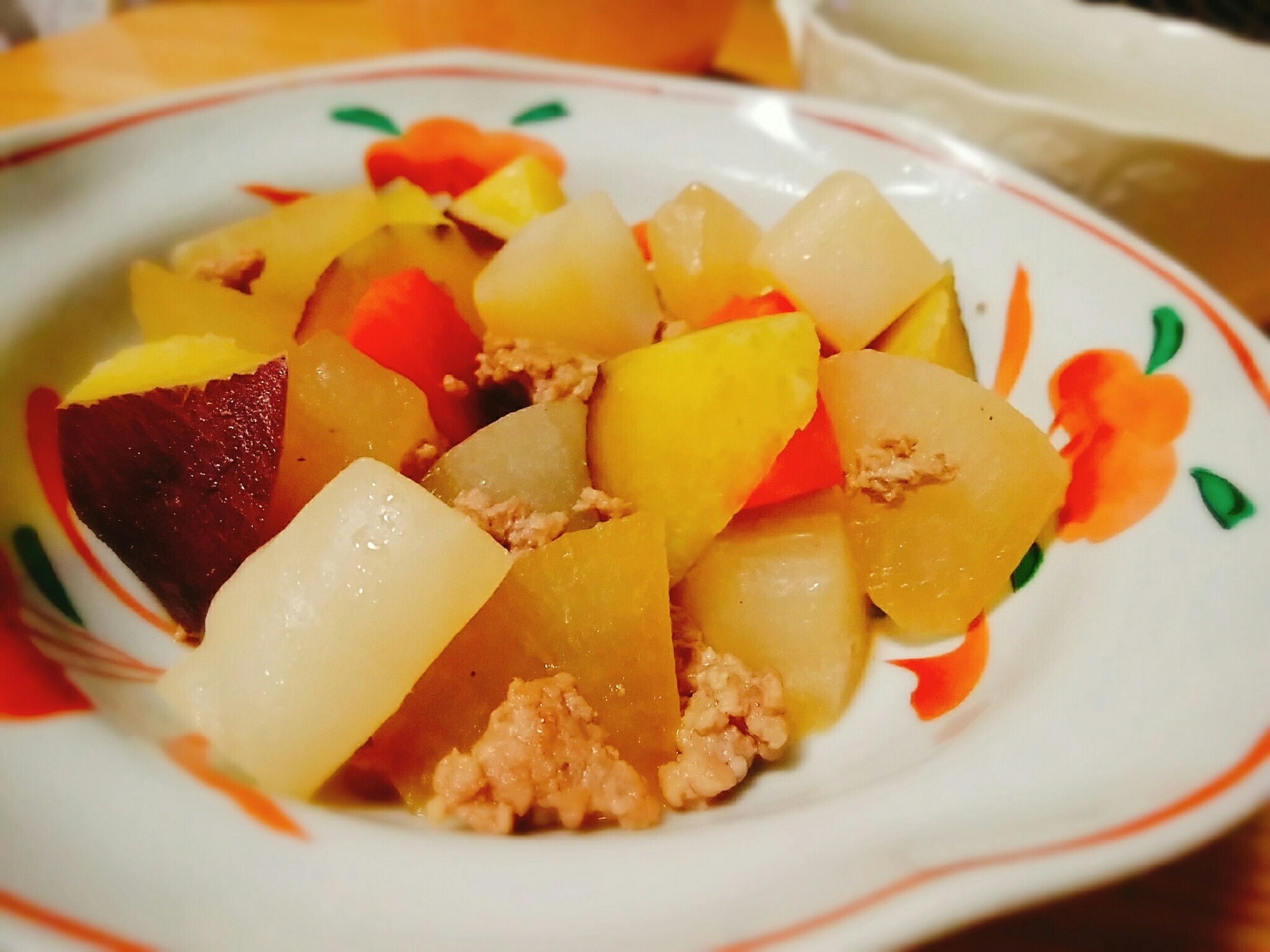 大根と人参とさつまいもとこんにゃくのそぼろ煮 レシピ・作り方 by は