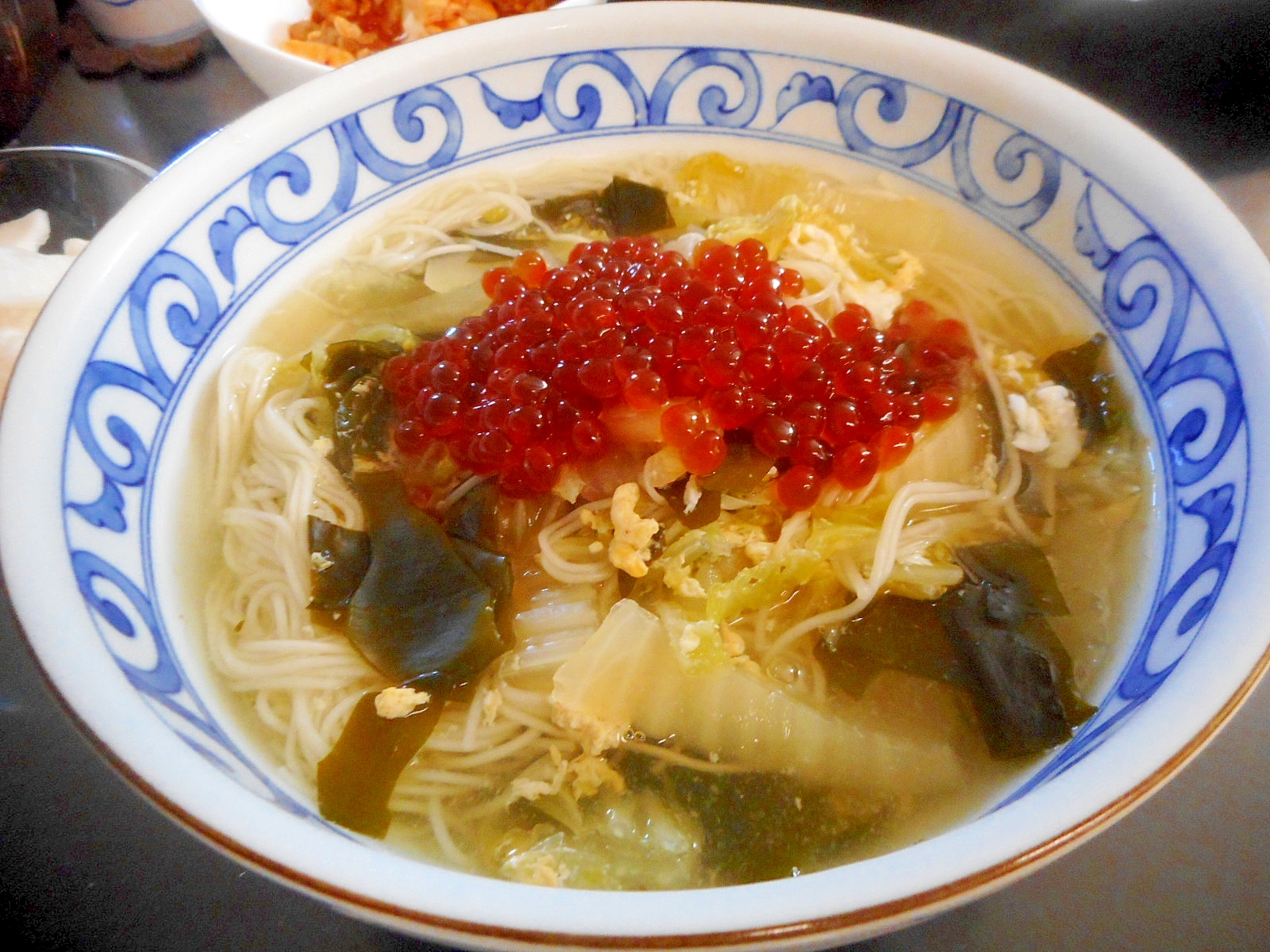 イクラとワカメと白菜のにゅう麺