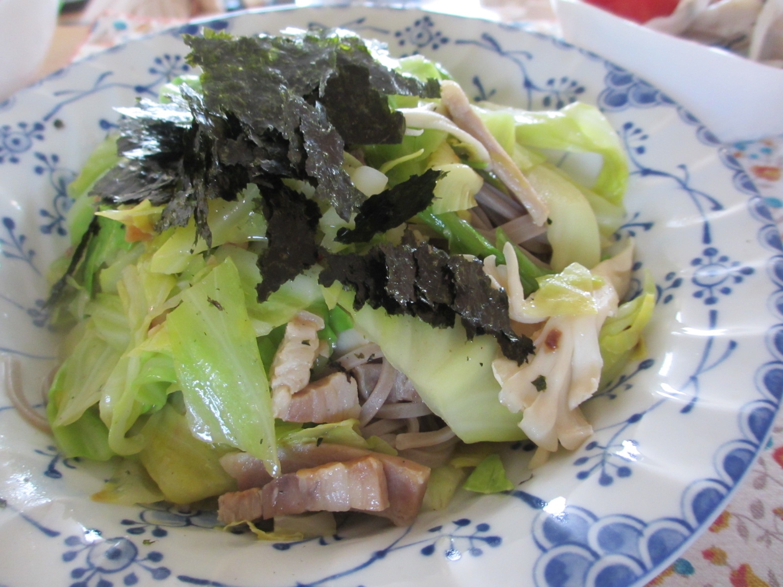 キャベツとベーコンのペペロン蕎麦