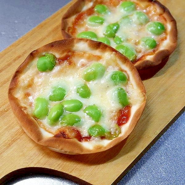 餃子の皮で枝豆チーズのピザ風☆トースターで焼く