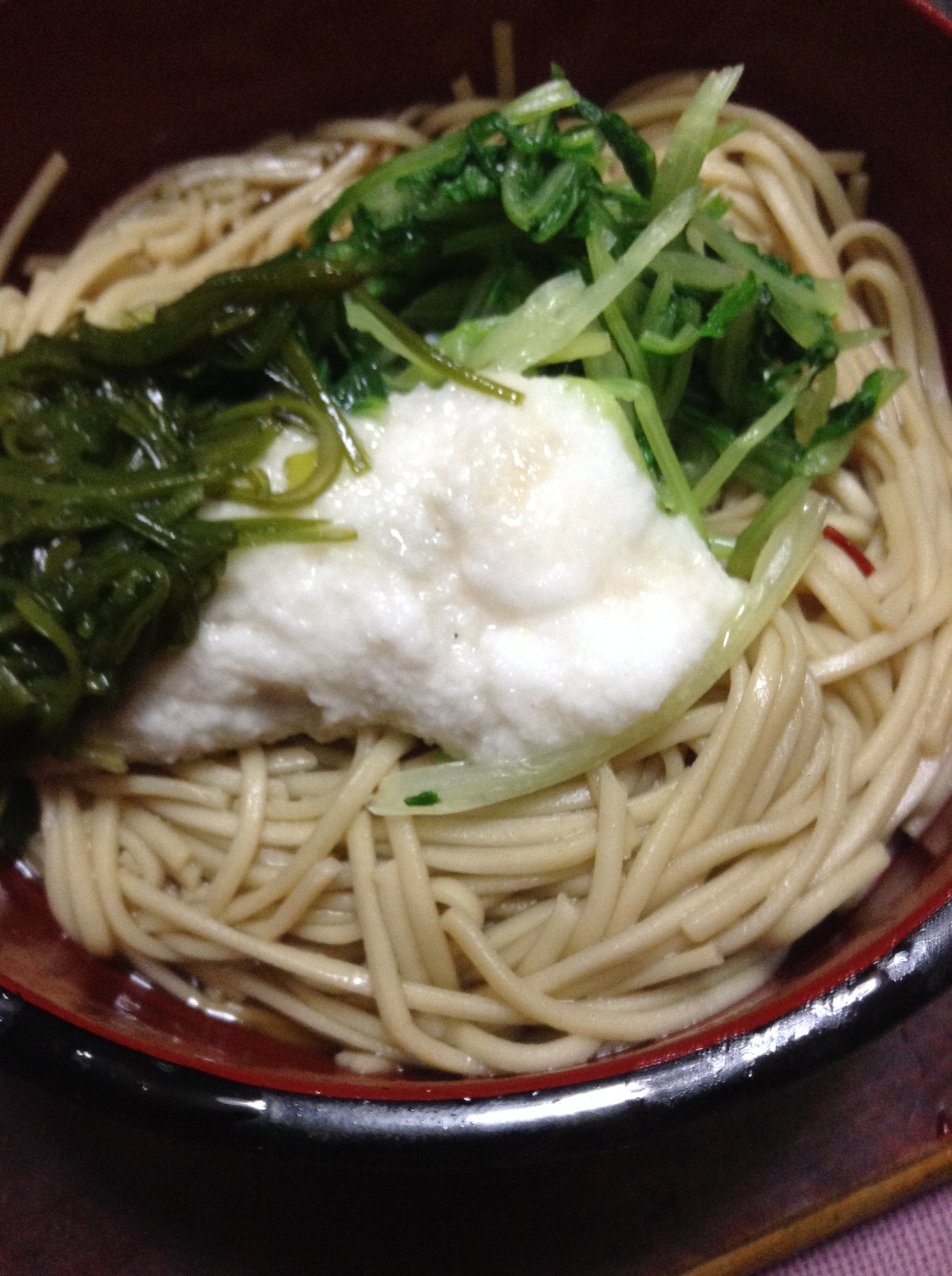 水菜とトロロろメカブの蕎麦