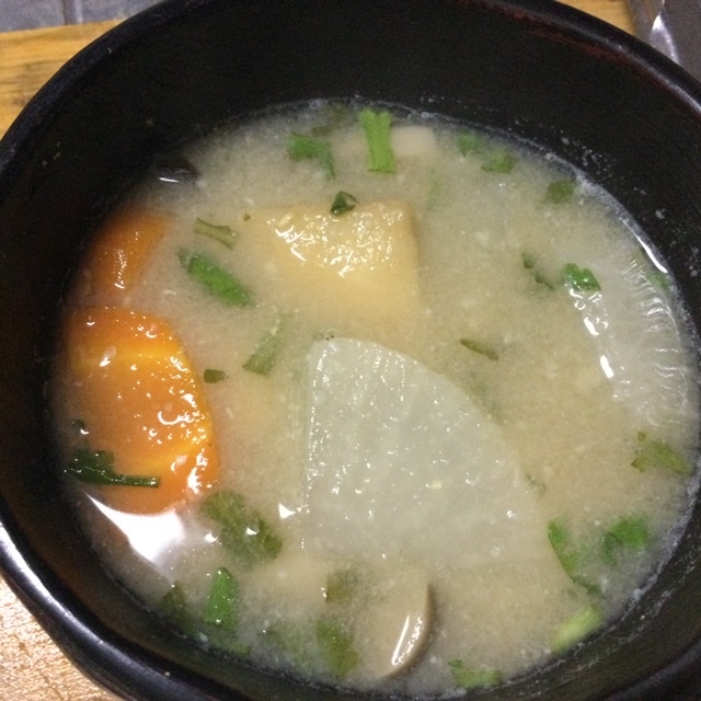 根菜と春菊の味噌汁