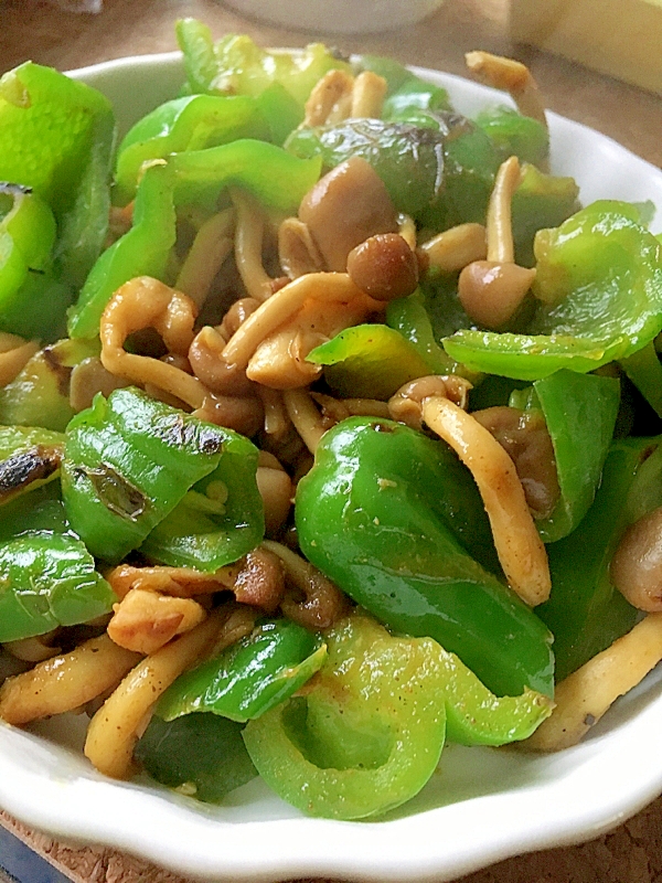 食欲そそる〜しめじとピーマンのスパイシー炒め