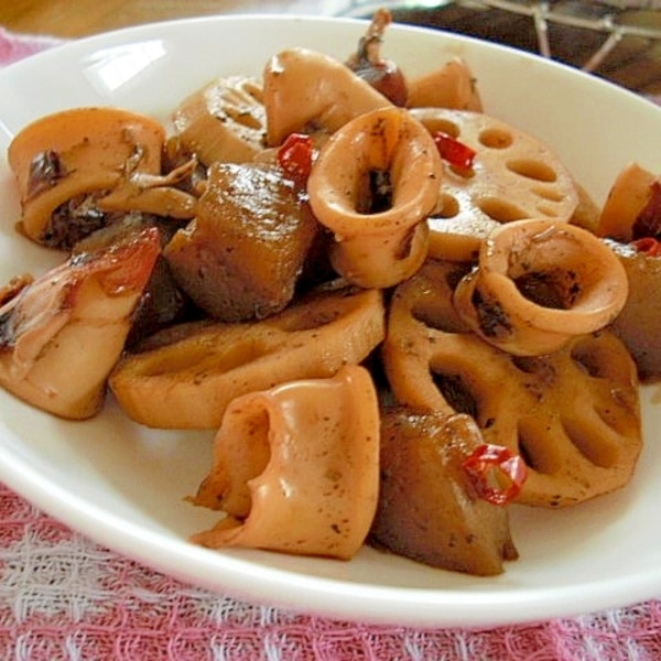 イカの旨味が浸みたこんにゃくとレンコンの煮物 レシピ 作り方 By えびちり君 楽天レシピ イカの旨味が浸みたこんにゃくとレンコンの煮物 レシピ 作り方 By えびちり君 楽天レシピ