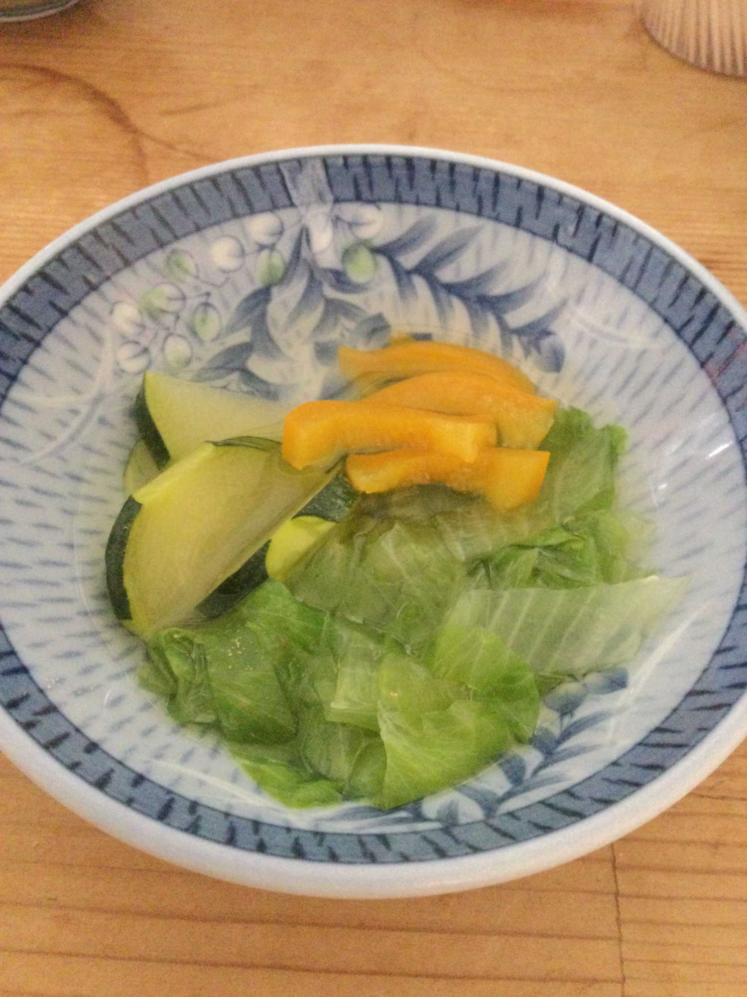 ズッキーニパプリカレタスの煮物♪