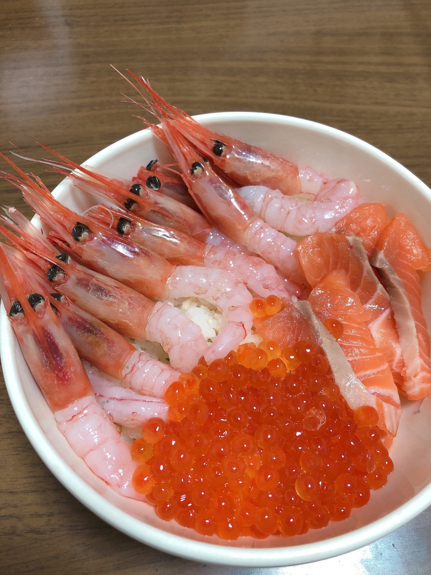 北海道白糠町のいくらを使った海鮮丼