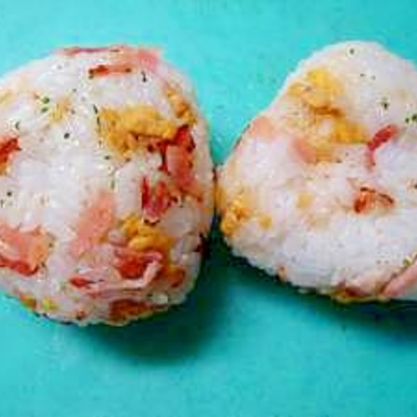 カリカリベーコンと卵のおにぎり レシピ 作り方 By Shimo9756 楽天レシピ カリカリベーコンと卵のおにぎり レシピ 作り方 By Shimo9756 楽天レシピ