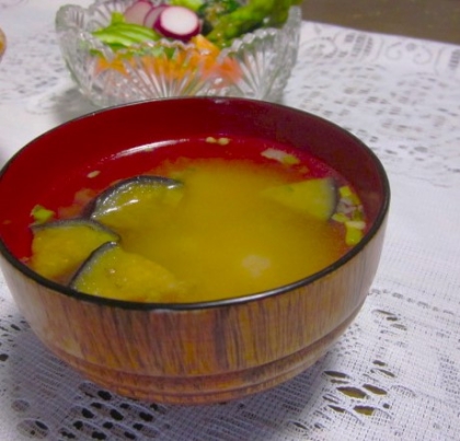 ふみふみこ様、ナスの味噌汁を作りました♪
とっても美味しいレシピ、ありがとうございます！！
良い午後をお過ごしくださいませ☆☆☆