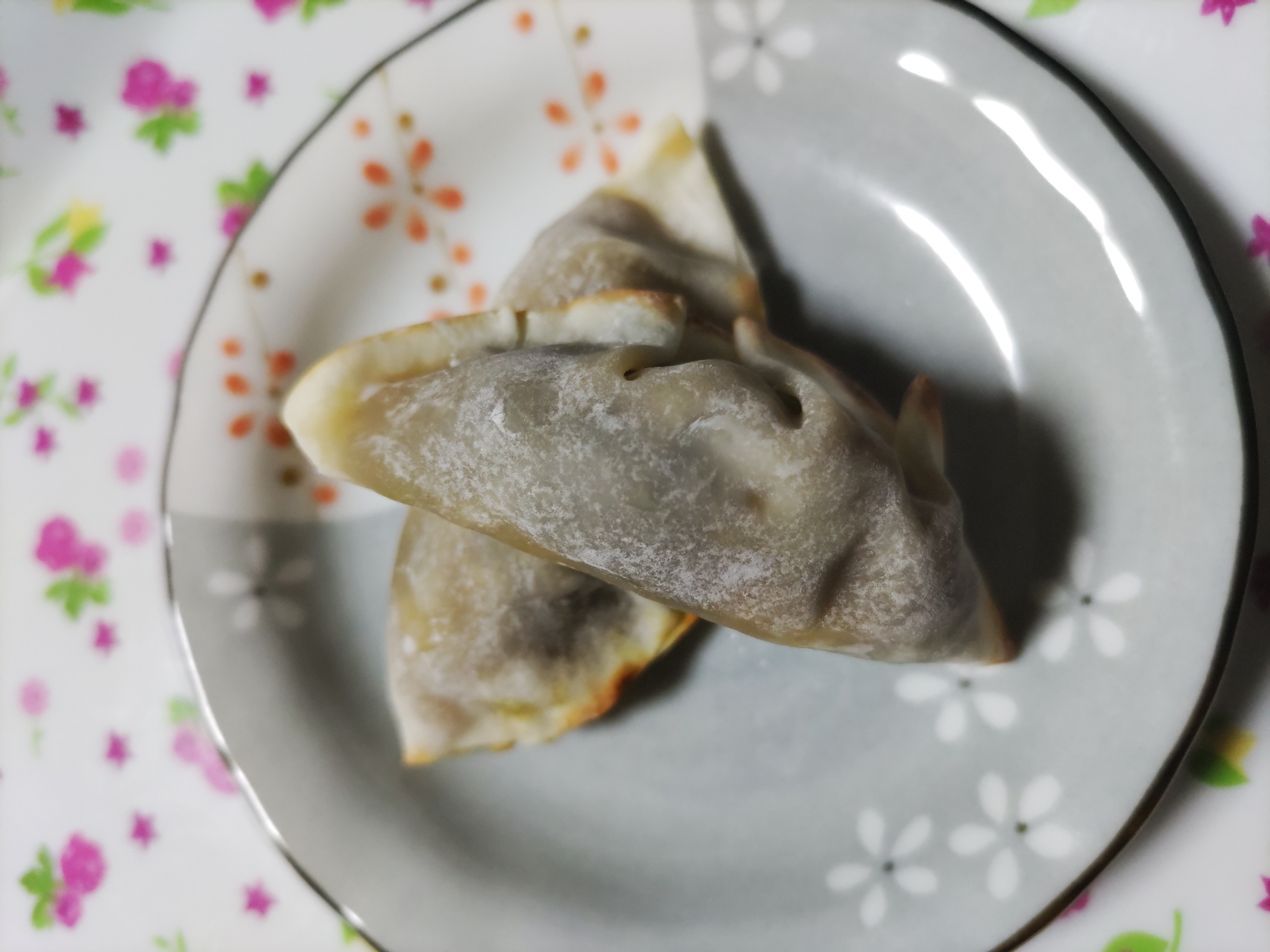 オートミールカレーとチーズの餃子の皮の包み焼き