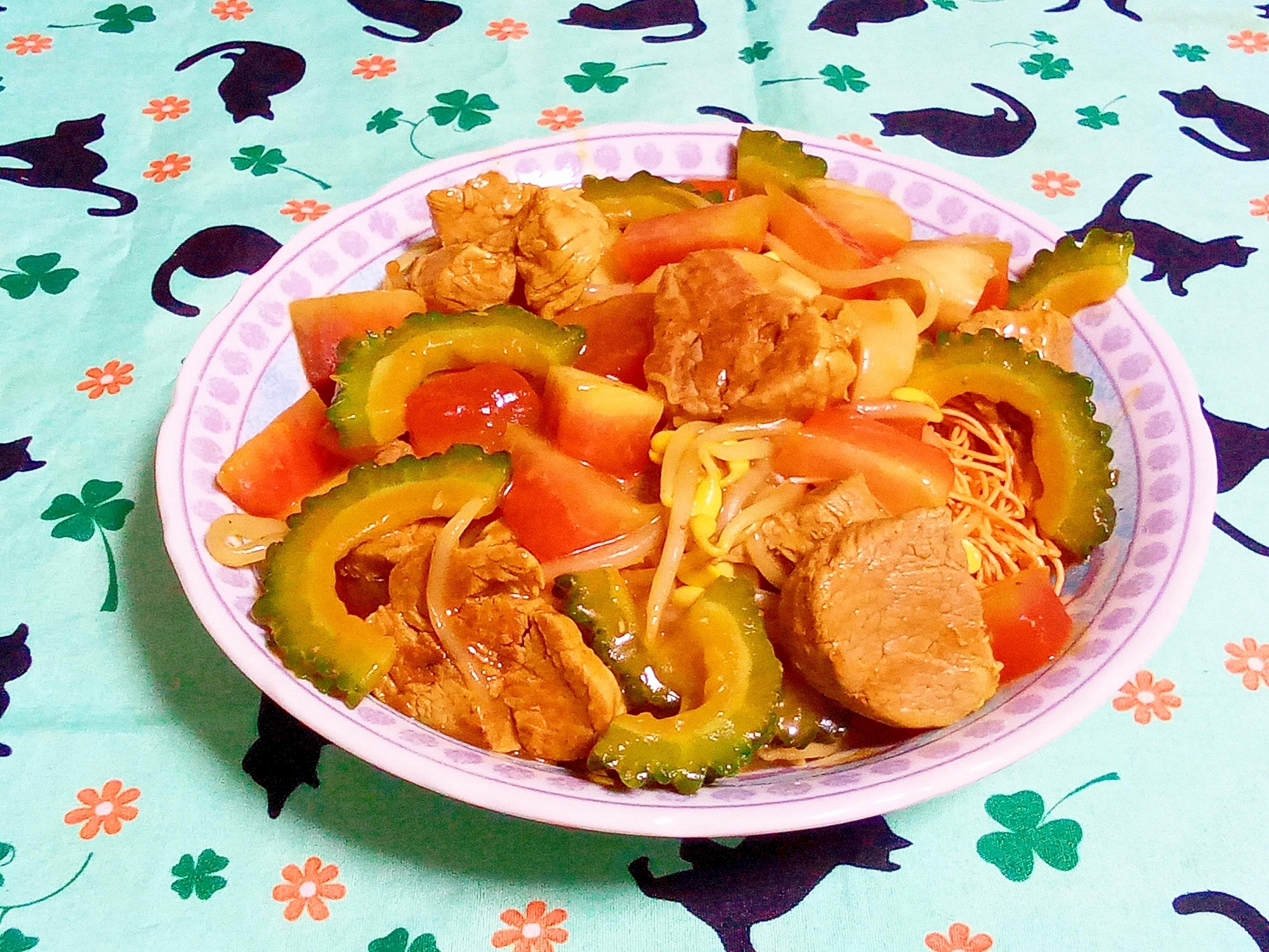 夏バテ対策に♥️スイカの皮とゴーヤーで皿うどん