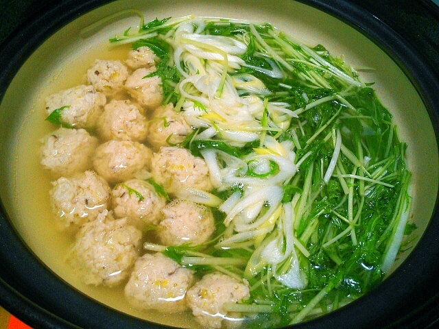 おつゆも美味しい～！水菜のはりはり鶏団子鍋♡