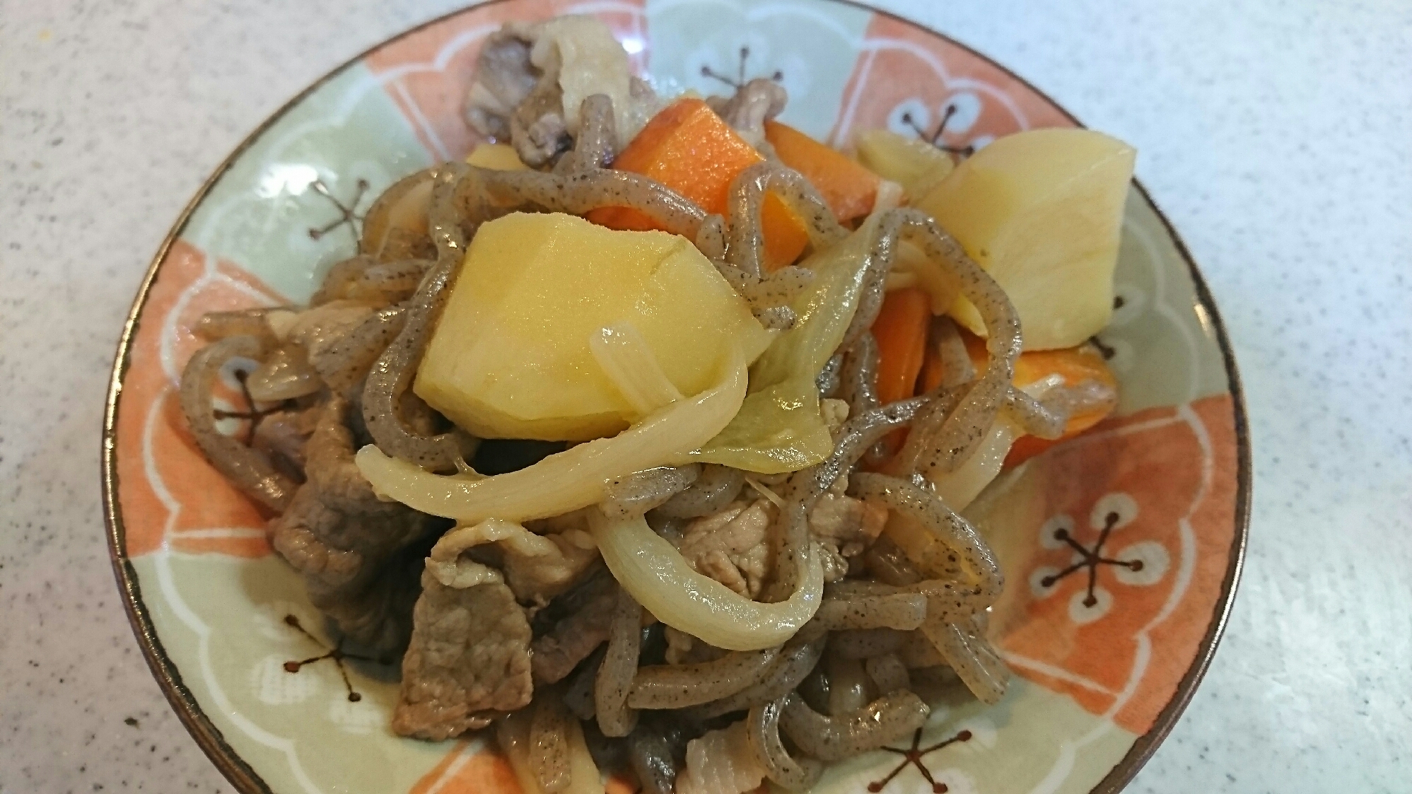 糸こんにゃく入り肉じゃが