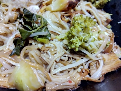 手作りのごまドレで大根とブロッコリーのサラダ