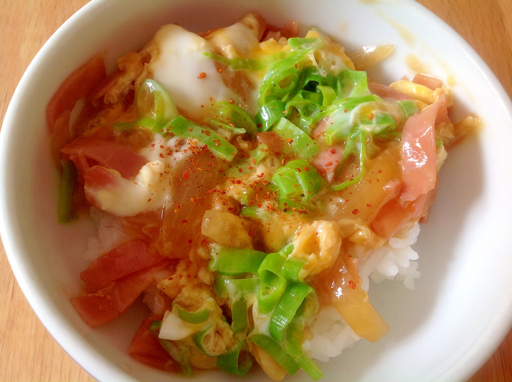 ハムと玉ねぎの卵とじ丼