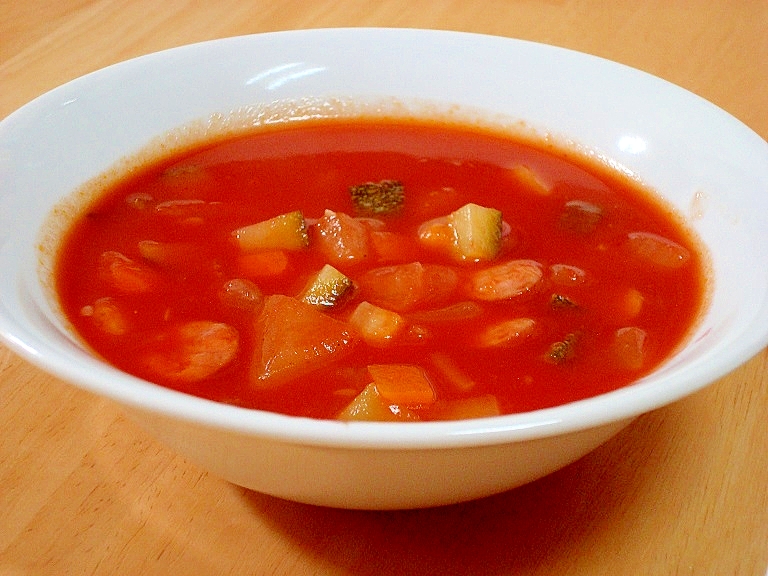 ズッキーニでトマトスープ