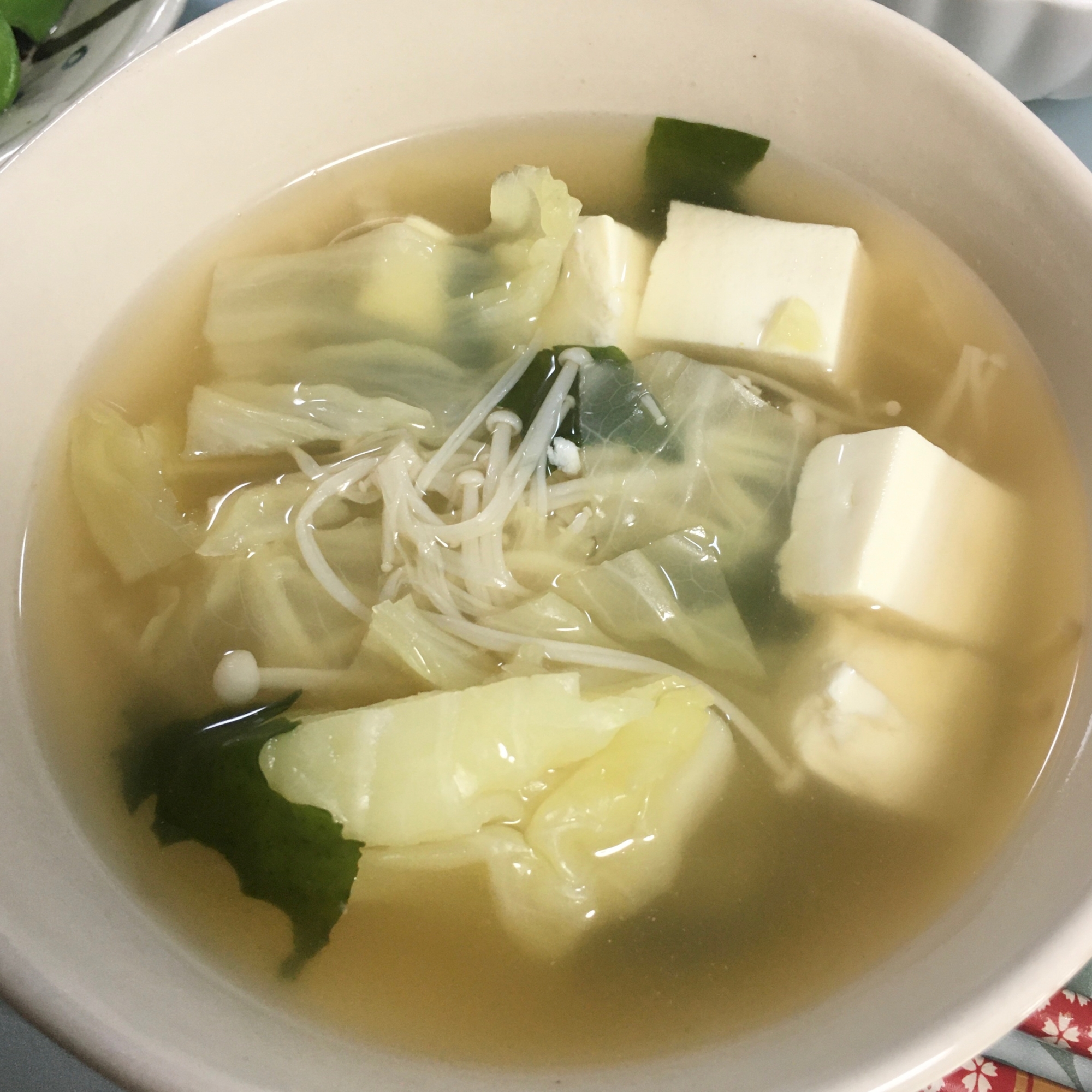 たっぷりキャベツと豆腐の野菜スープ